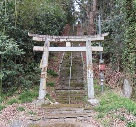 偲ば れる 氏神 様 と し て 今 生かさ れ て いる 想い を 永く 伝承 し て いき たい